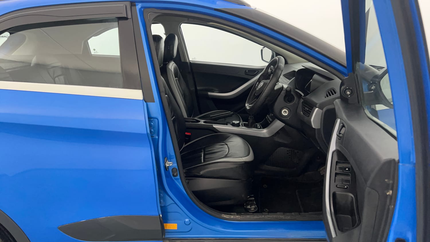 Used 2020 Tata Nexon XM (S) Petrol Manual interior RIGHT SIDE FRONT DOOR CABIN VIEW