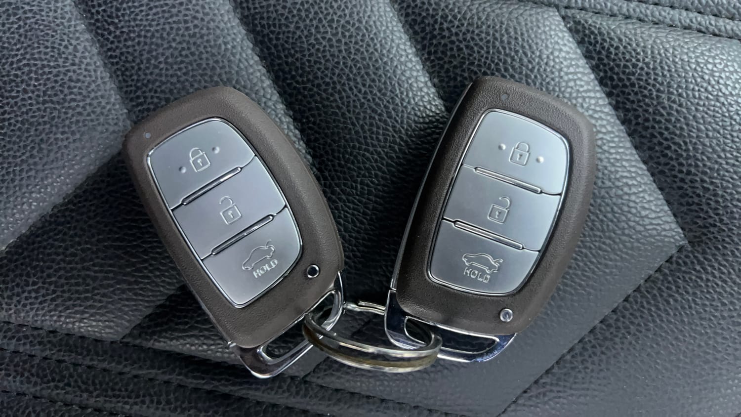 Used 2025 Hyundai Aura SX Plus 1.2 AMT Petrol Petrol Automatic extra CAR KEY VIEW