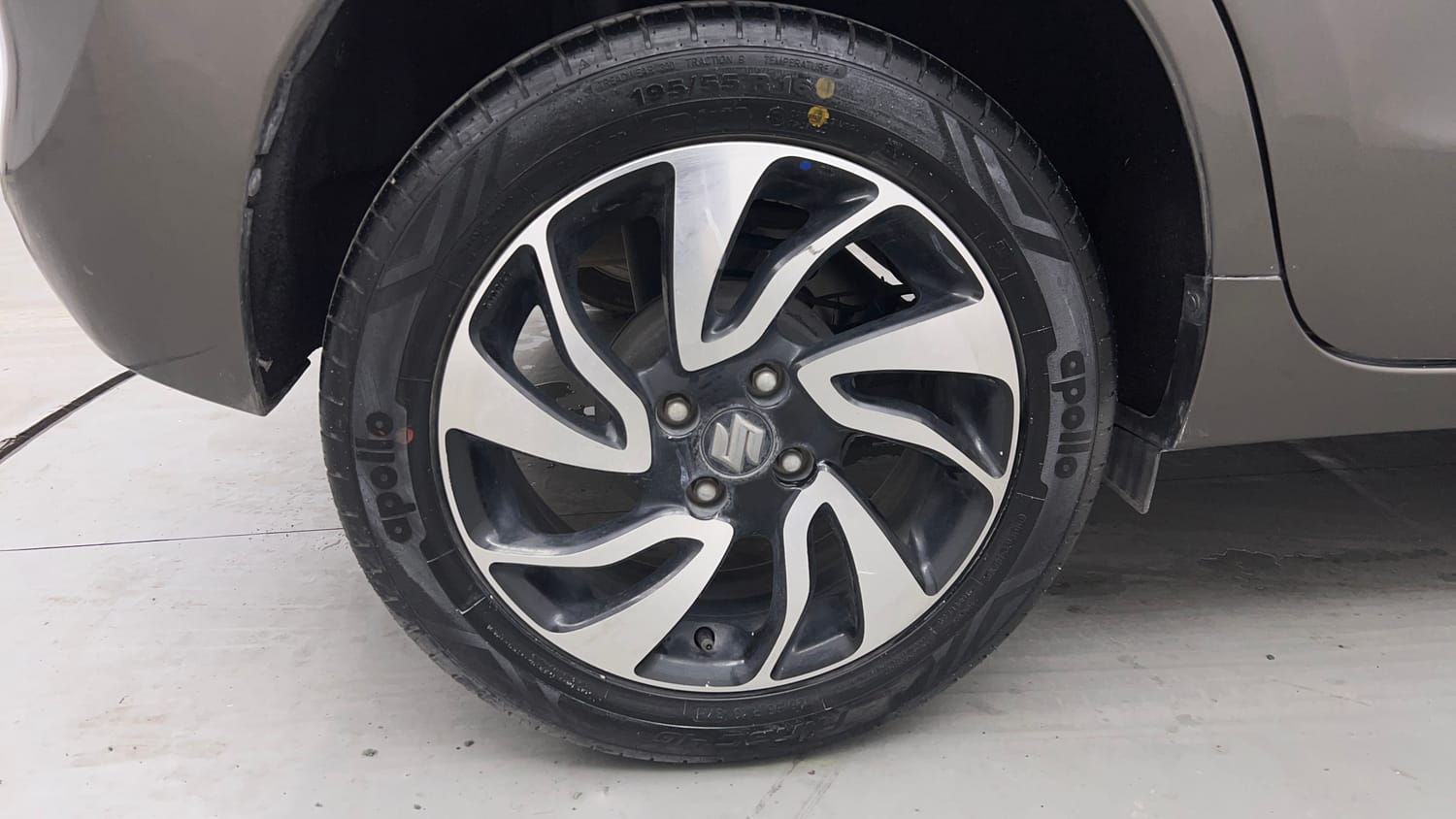 Used 2021 Maruti Suzuki Baleno Zeta Petrol Manual tyres RIGHT REAR TYRE RIM VIEW