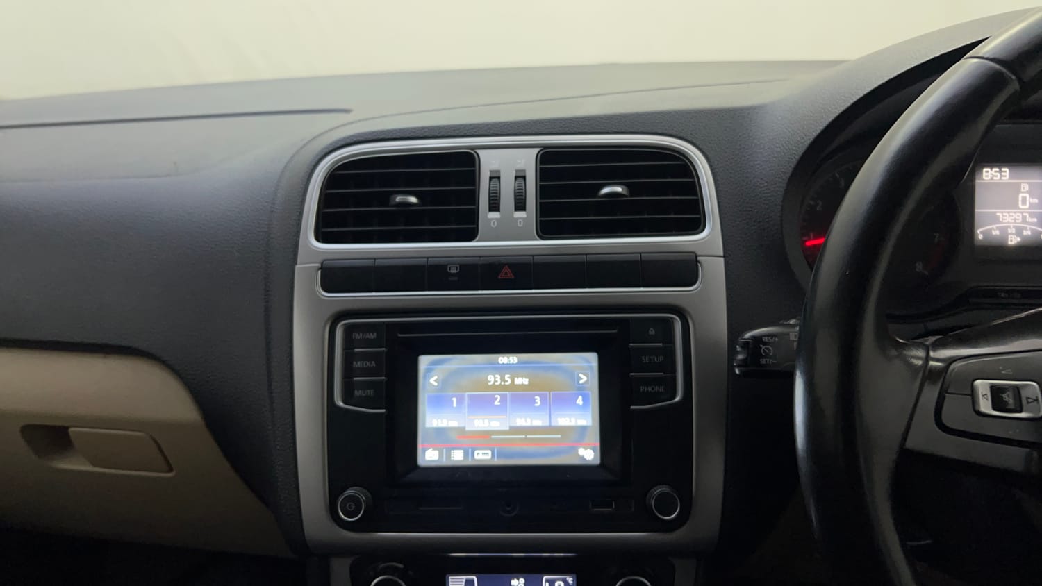 Used 2016 Volkswagen Polo Highline1.2L (P) Petrol Manual top_features Touch screen infotainment system