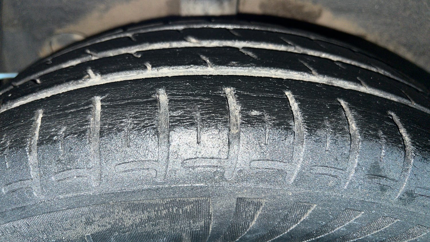 Used 2018 Hyundai Grand i10 Sportz (O) 1.2 Kappa VTVT Petrol Manual tyres RIGHT REAR TYRE TREAD VIEW