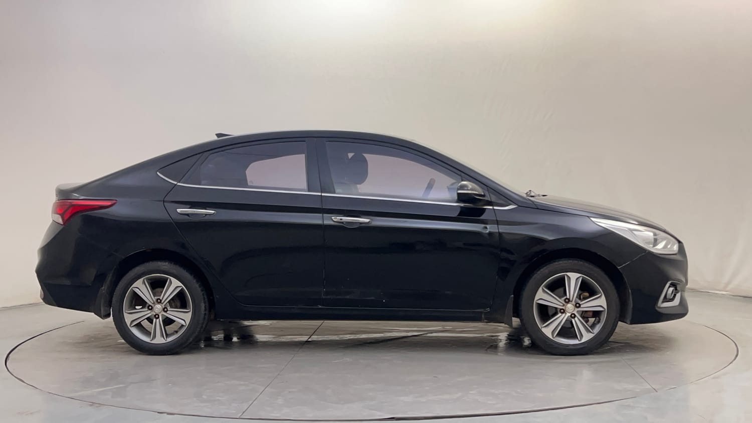 Used 2018 Hyundai Verna SX (O)1.6 VTVT Petrol Manual exterior RIGHT SIDE VIEW