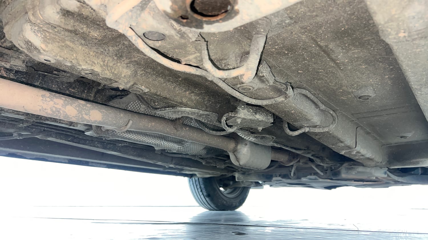 Used 2024 Mahindra XUV 3XO AX5 1.5 Diesel Autoshift Plus Diesel Automatic extra REAR RIGHT UNDERBODY VIEW