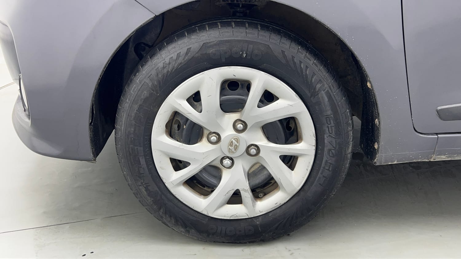 Used 2018 Hyundai Grand i10 Sportz (O) 1.2 Kappa VTVT Petrol Manual tyres LEFT FRONT TYRE RIM VIEW