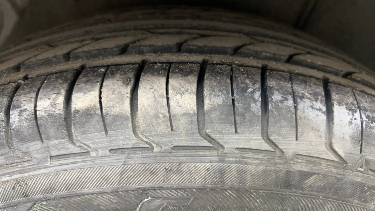 Used 2012 Hyundai i20 Asta 1.2 Petrol Manual tyres RIGHT REAR TYRE TREAD VIEW