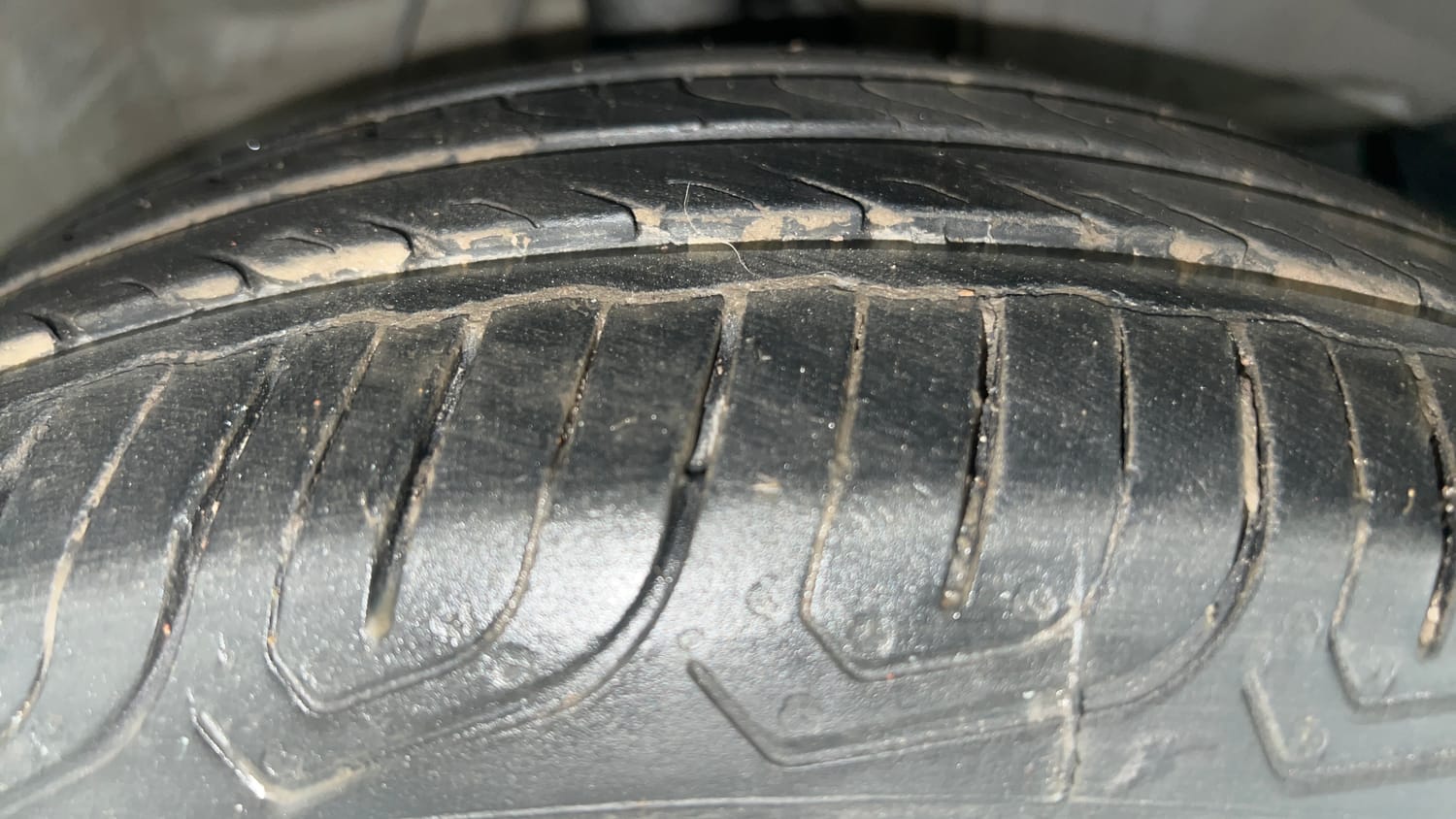 Used 2015 Honda City VX CVT Petrol Automatic tyres RIGHT FRONT TYRE TREAD VIEW