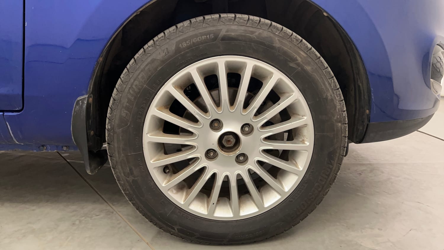 Used 2015 Tata Zest XT Petrol Petrol Manual tyres RIGHT FRONT TYRE RIM VIEW