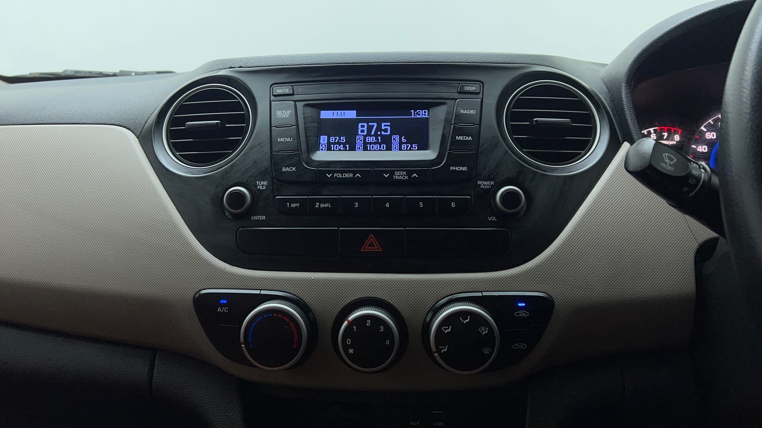 Used 2018 Hyundai Grand i10 Magna 1.2 Kappa VTVT Petrol Manual top_features Integrated (in-dash) music system