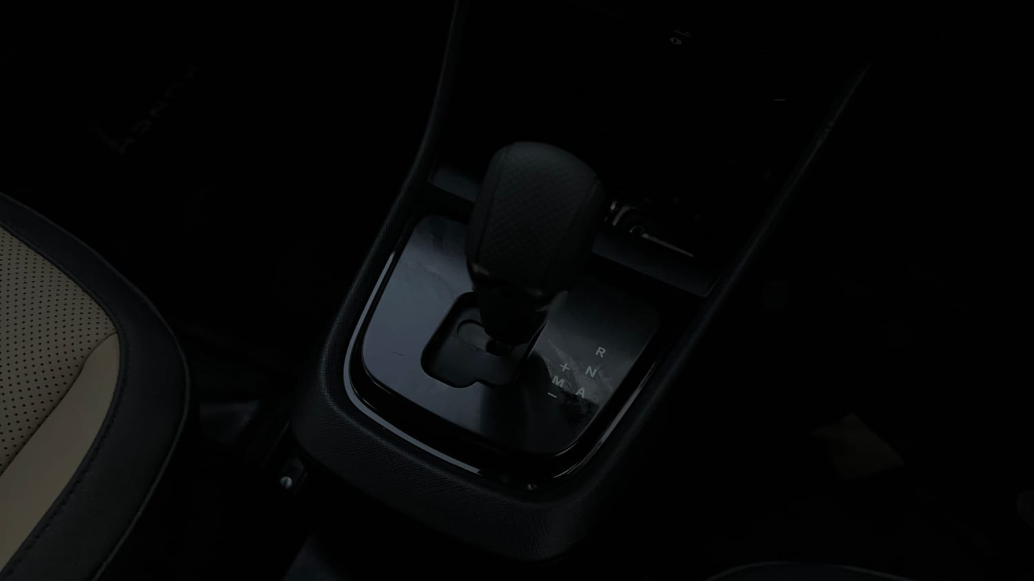 Used 2022 Tata Punch Kaziranga Creative AMT Petrol Automatic interior GEAR  KNOB VIEW
