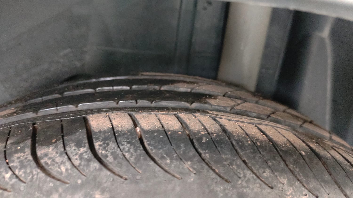 Used 2018 Ford Freestyle Titanium 1.2 Ti-VCT Petrol Manual tyres LEFT REAR TYRE TREAD VIEW