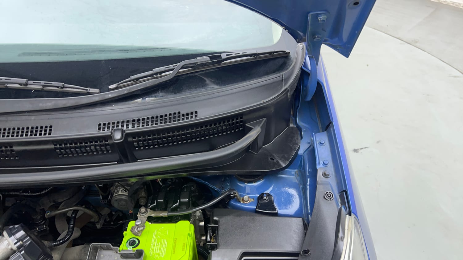 Used 2020 Hyundai Santro Sportz AMT Petrol Automatic engine ENGINE LEFT SIDE HINGE & APRON VIEW