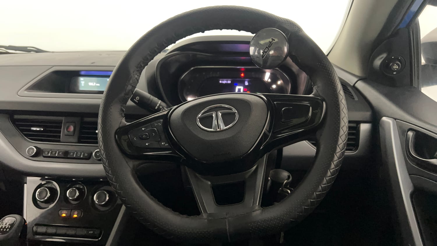 Used 2020 Tata Nexon XM (S) Petrol Manual interior STEERING VIEW