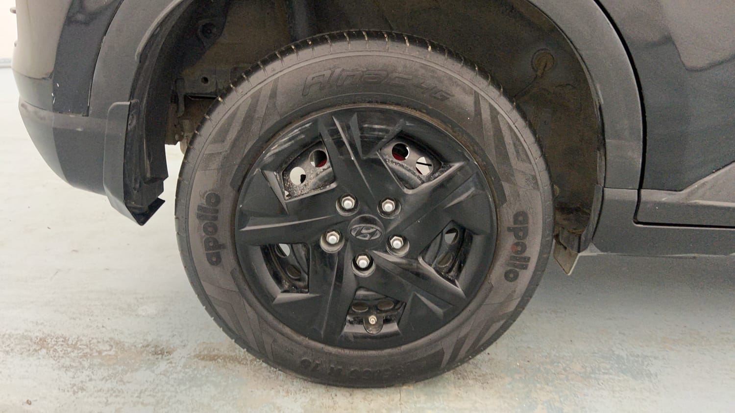 Used 2023 Hyundai Venue S (O) 1.2 Petrol Petrol Manual tyres RIGHT REAR TYRE RIM VIEW