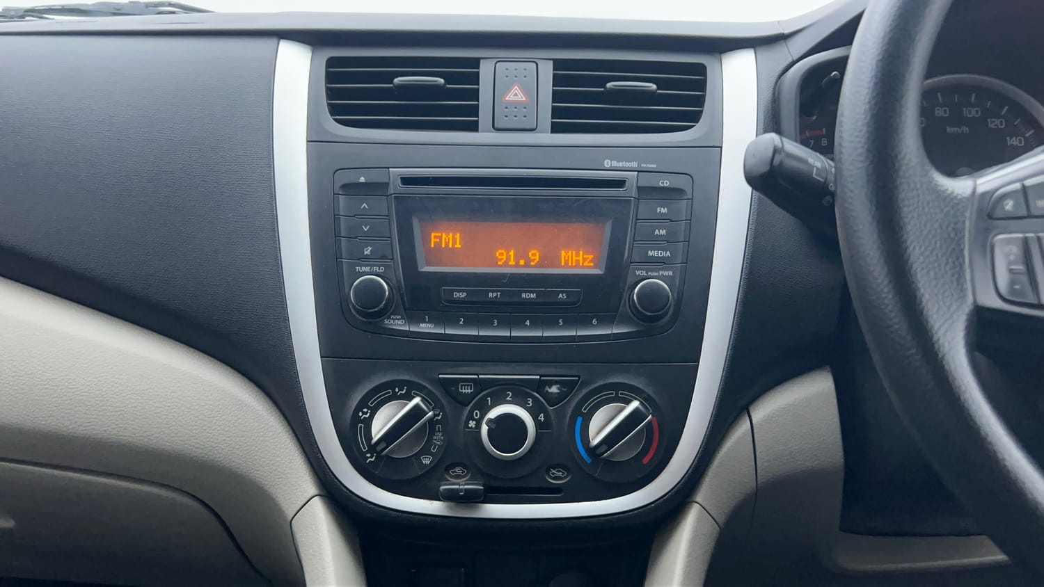 Used 2015 Maruti Suzuki Celerio ZXi Petrol Manual interior MUSIC SYSTEM & AC CONTROL VIEW