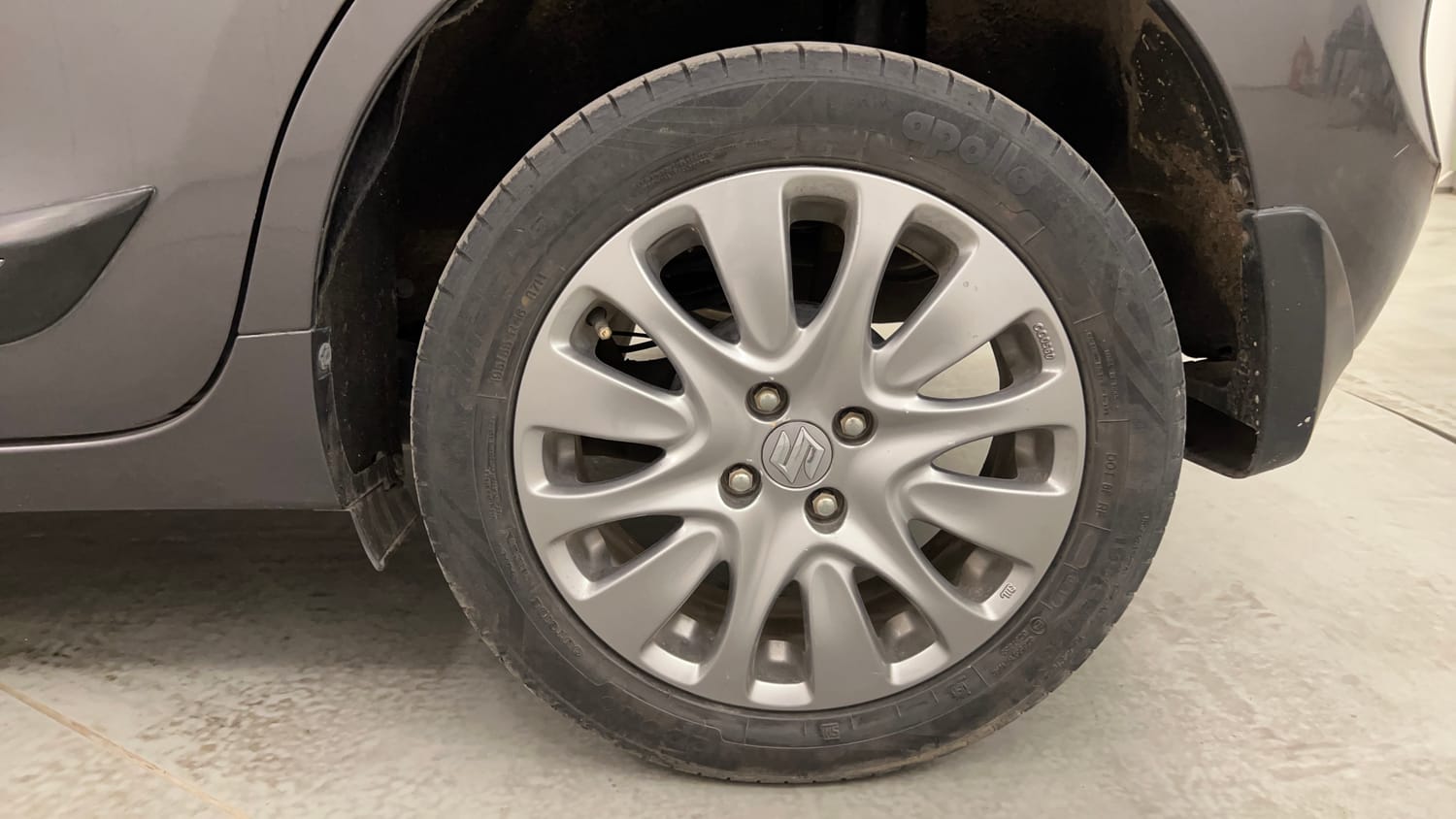 Used 2017 Maruti Suzuki Baleno Zeta 1.2 Petrol Manual tyres LEFT REAR TYRE RIM VIEW