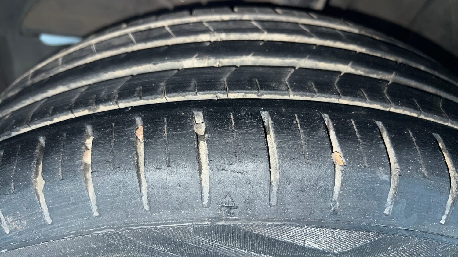 Used 2021 Maruti Suzuki Baleno Zeta Petrol Manual tyres LEFT FRONT TYRE TREAD VIEW