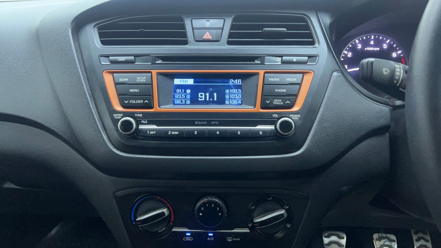Used 2015 Hyundai i20 Active 1.2 S Petrol Manual interior MUSIC SYSTEM & AC CONTROL VIEW