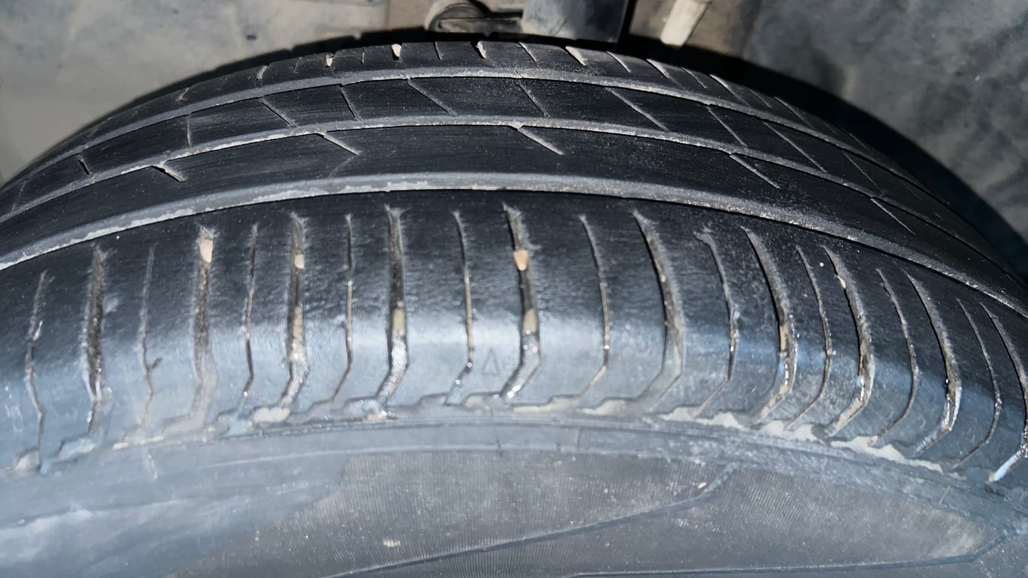 Used 2024 Tata Punch Pure MT Petrol Manual tyres LEFT FRONT TYRE TREAD VIEW