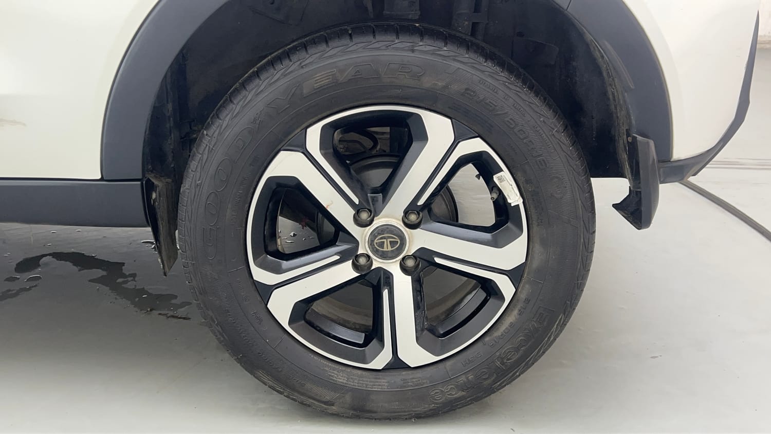 Used 2022 Tata Nexon XZA Plus (HS) Petrol Automatic tyres LEFT REAR TYRE RIM VIEW