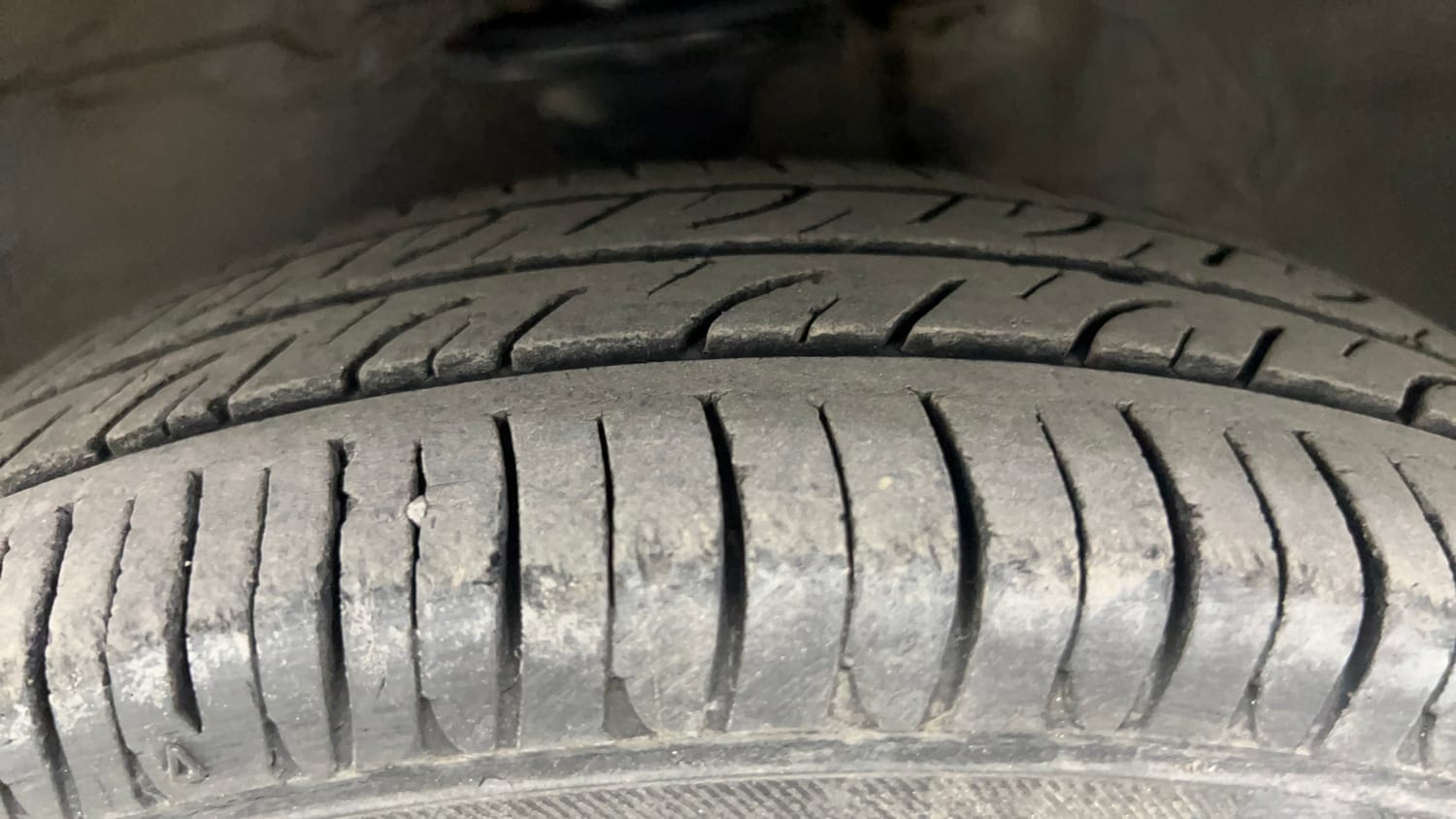 Used 2014 Maruti Suzuki Alto 800 LXI CNG (outside fitted) Cng Manual tyres LEFT FRONT TYRE TREAD VIEW