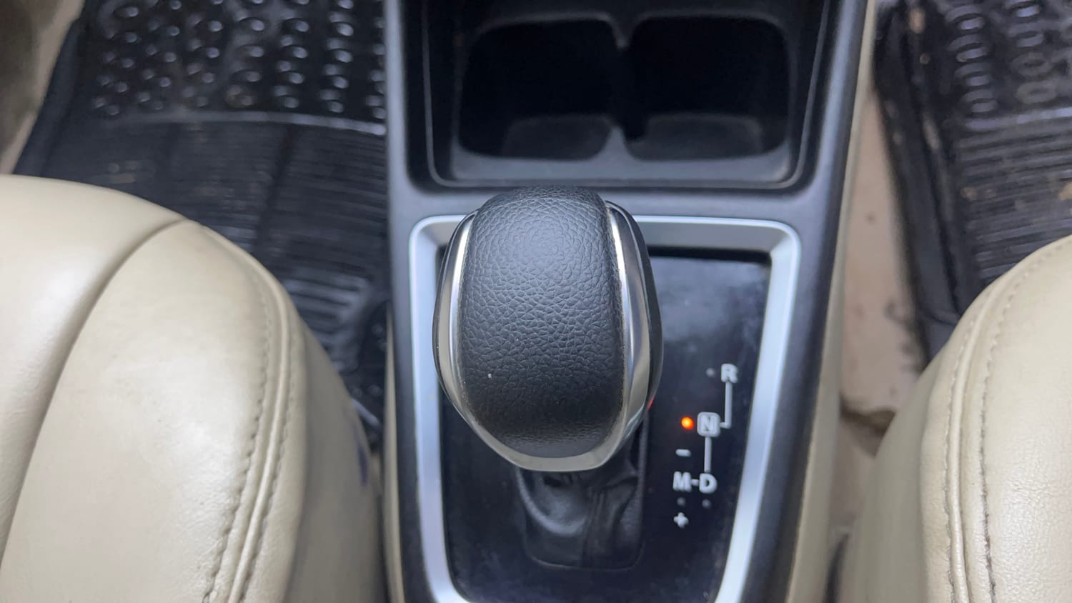 Used 2017 Maruti Suzuki Dzire VXi AMT Petrol Automatic interior GEAR  KNOB VIEW