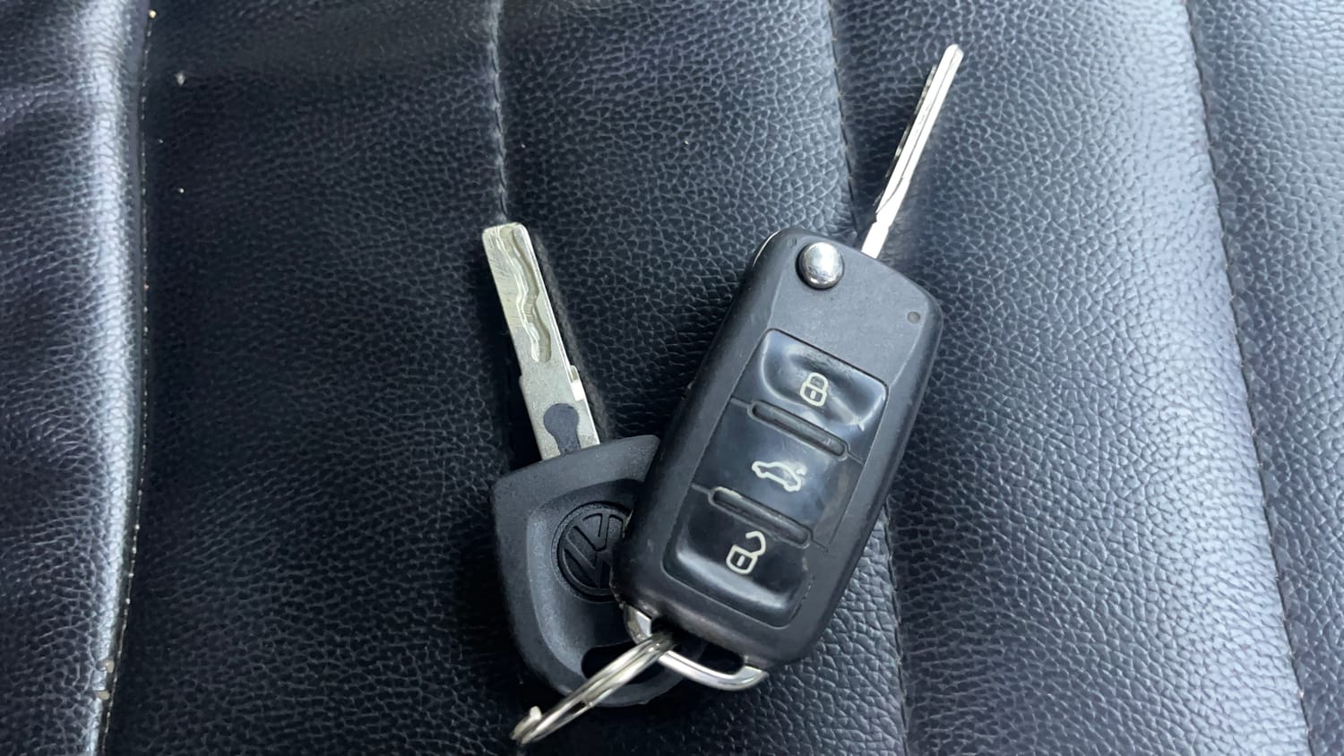 Used 2016 Volkswagen Polo Comfortline 1.2L (P) Petrol Manual extra CAR KEY VIEW