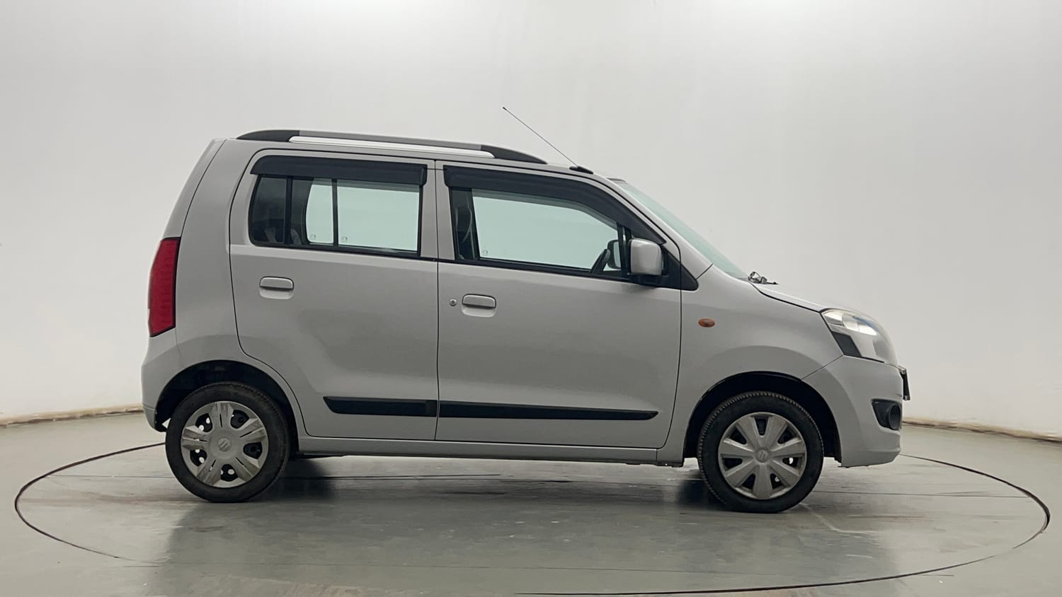 Used 2017 Maruti Suzuki Wagon R VXI Petrol Manual exterior RIGHT SIDE VIEW