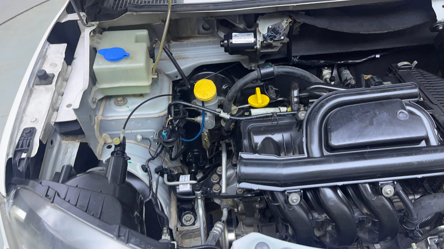Used 2017 Renault Kwid 1.0 RXT AMT Petrol Automatic engine ENGINE RIGHT SIDE VIEW