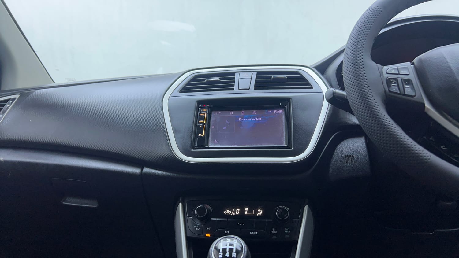Used 2015 Maruti Suzuki S-Cross Alpha 1.3 Diesel Manual interior MUSIC SYSTEM & AC CONTROL VIEW