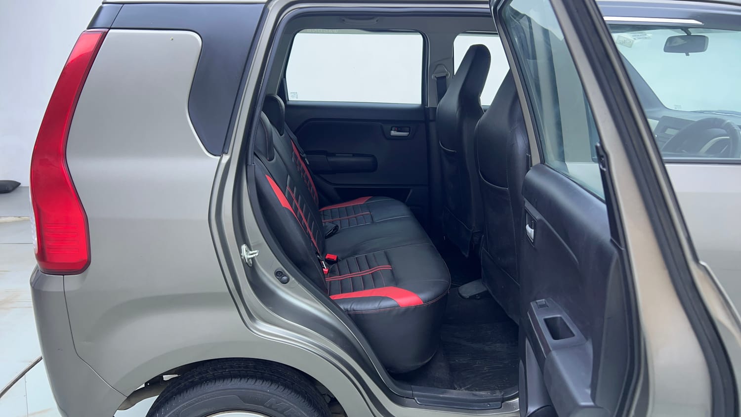 Used 2023 Maruti Suzuki Wagon R VXI 1.0 CNG Cng Manual interior RIGHT SIDE REAR DOOR CABIN VIEW