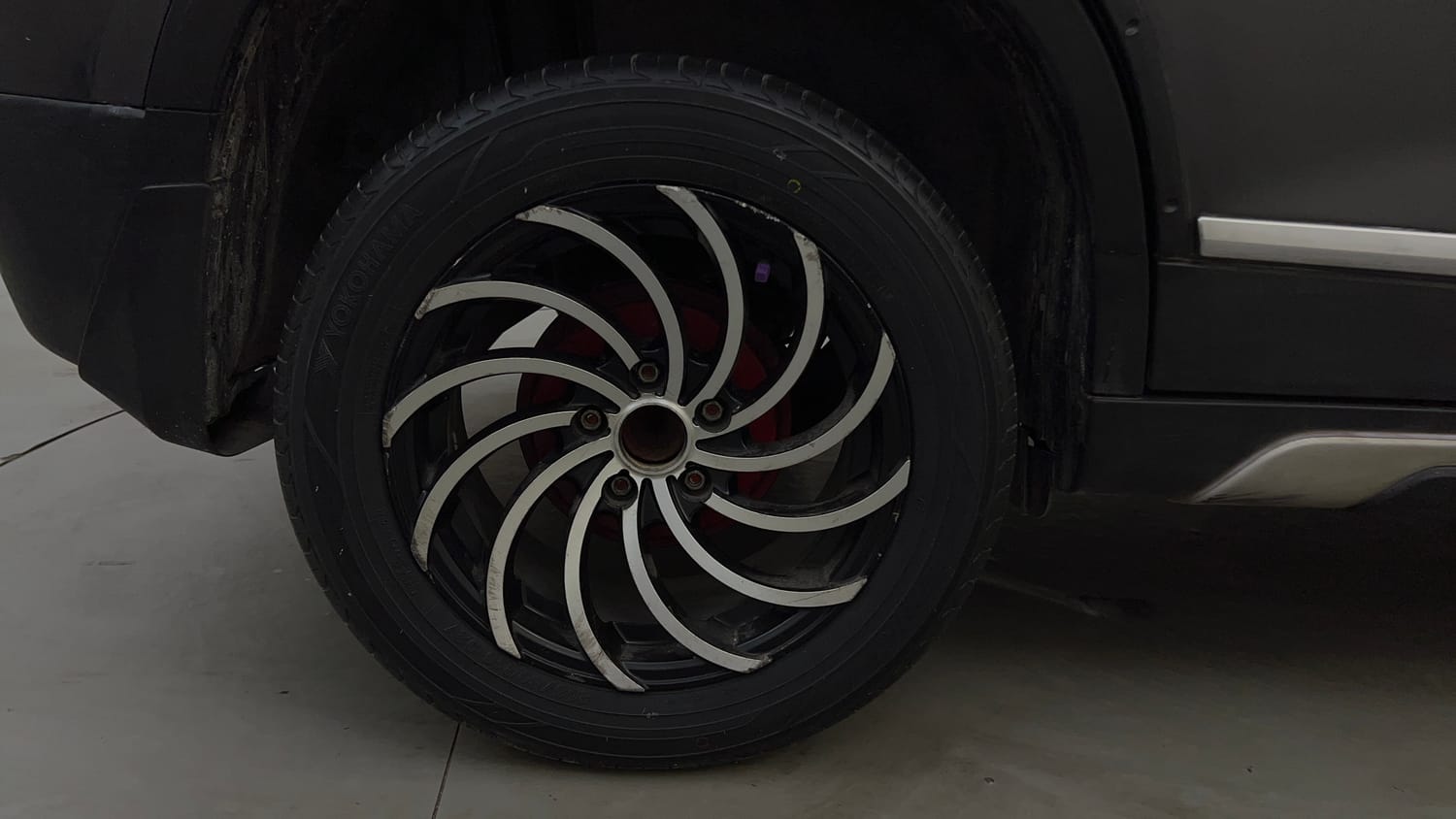 Used 2021 maruti-suzuki Vitara Brezza VXi Petrol Manual tyres RIGHT REAR TYRE RIM VIEW