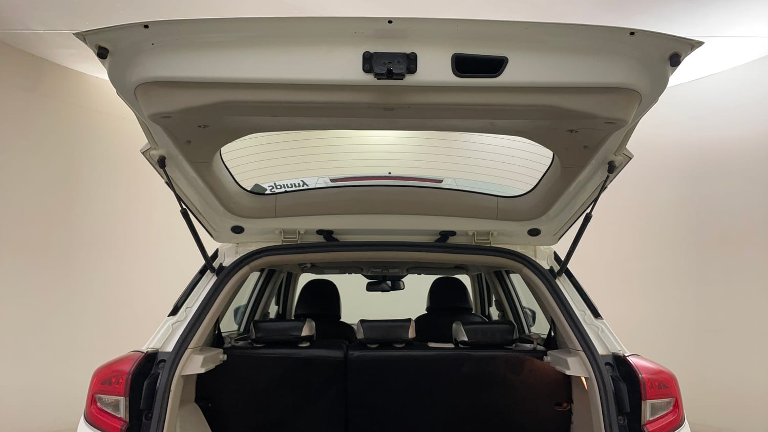 Used 2021 Mahindra XUV 300 W8 (O) 1.5 Diesel Diesel Manual interior DICKY DOOR OPEN VIEW