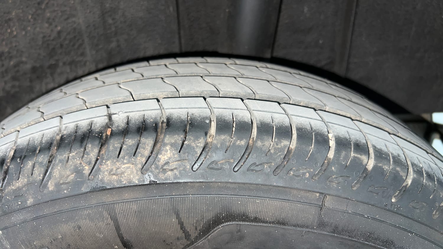 Used 2024 Renault Triber RXZ Petrol Manual tyres LEFT REAR TYRE TREAD VIEW