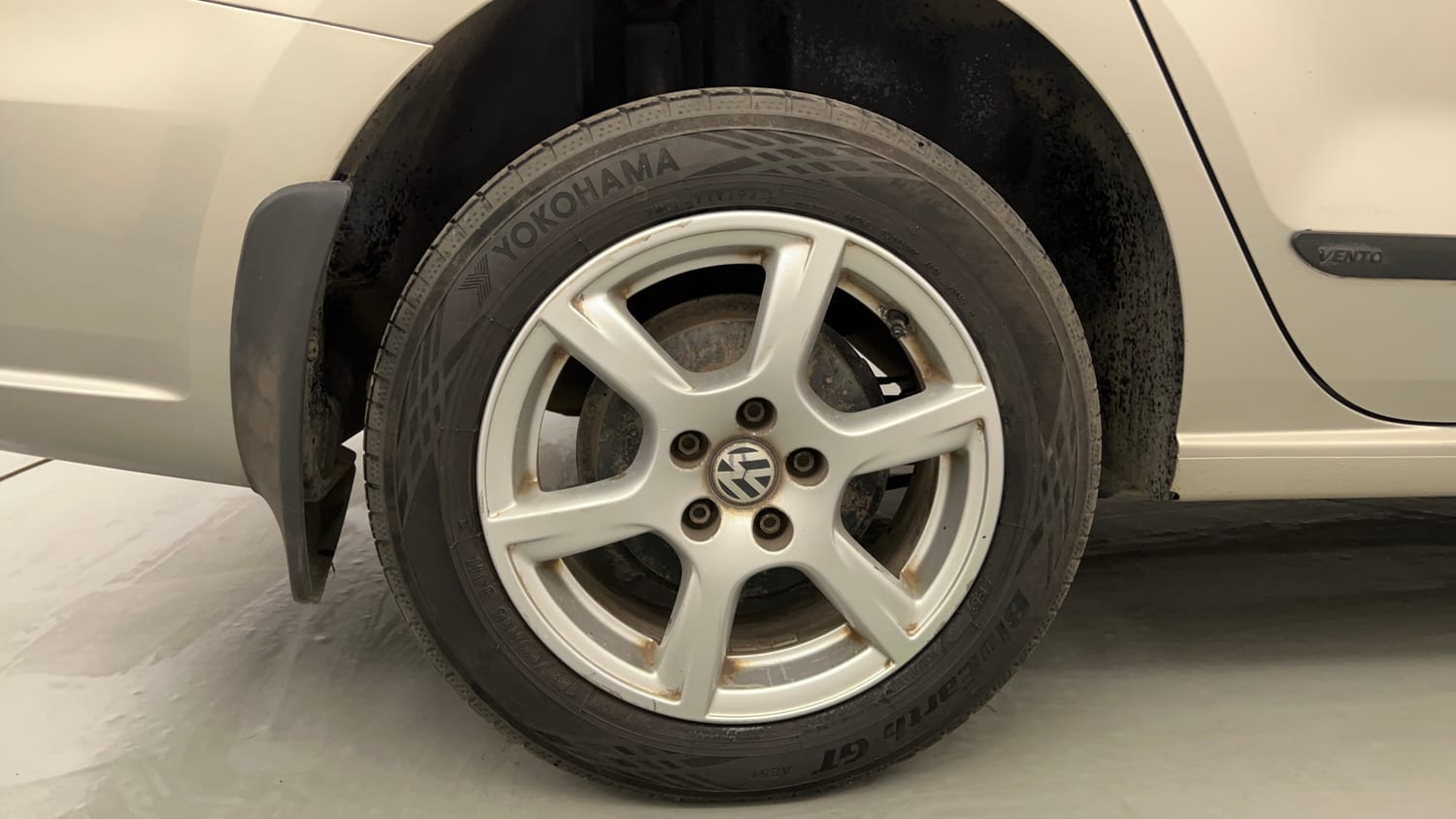 Used 2014 Volkswagen Vento Highline Petrol Petrol Manual tyres RIGHT REAR TYRE RIM VIEW