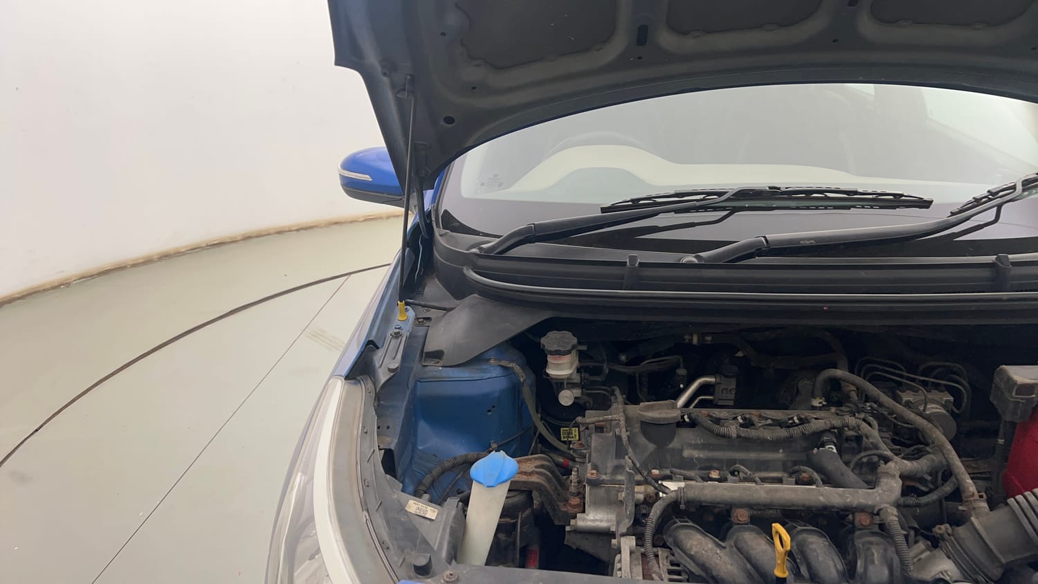 Used 2020 Hyundai Elite i20 Sportz Plus 1.2 Petrol Manual engine ENGINE RIGHT SIDE HINGE & APRON VIEW