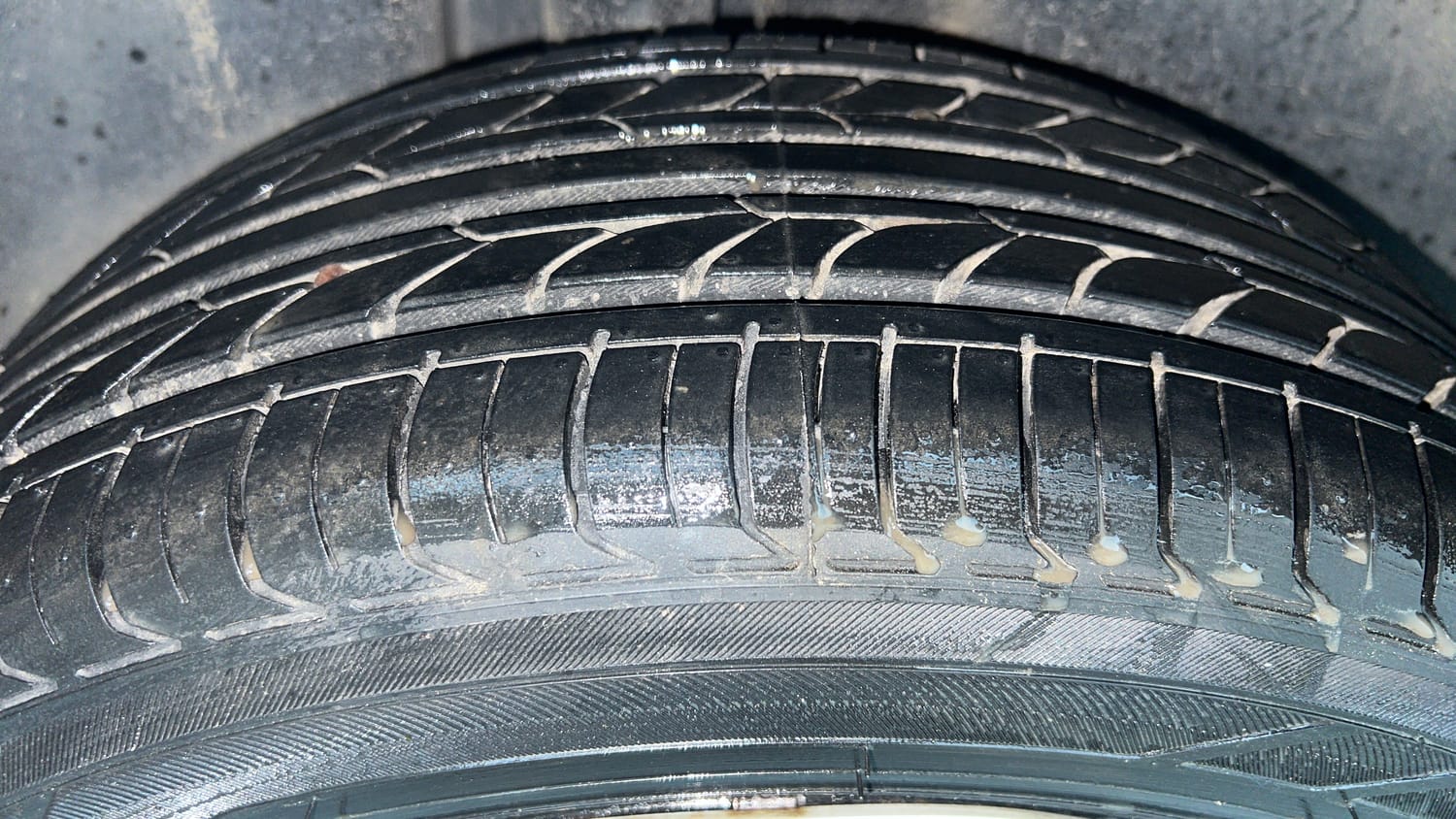 Used 2020 Skoda Rapid Active 1.0 TSI MT Petrol Manual tyres RIGHT REAR TYRE TREAD VIEW