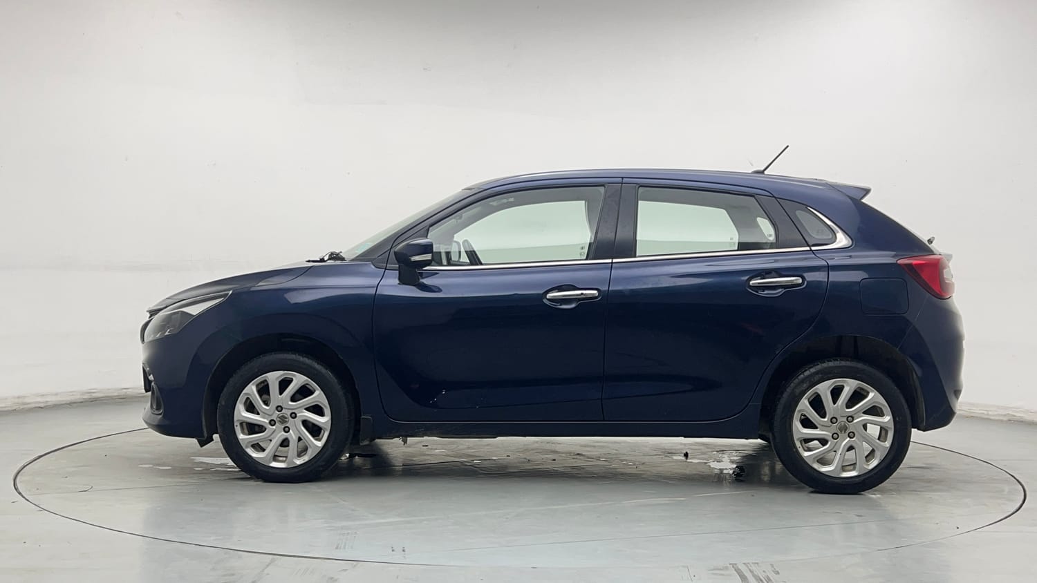 Used 2022 Maruti Suzuki Baleno Zeta MT Petrol Manual exterior LEFT SIDE VIEW