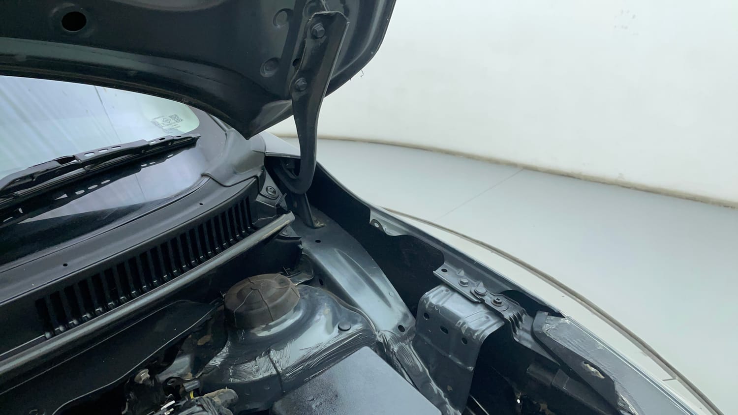 Used 2024 Maruti Suzuki Baleno Sigma MT Petrol Manual engine ENGINE LEFT SIDE HINGE & APRON VIEW