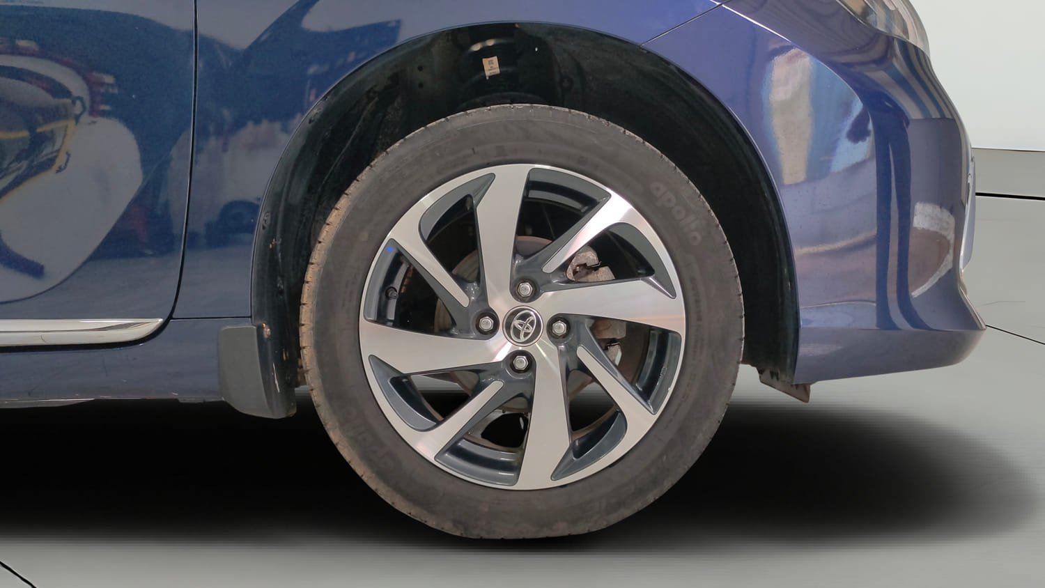 Used 2025 Toyota Glanza V Petrol Manual tyres RIGHT FRONT TYRE RIM VIEW