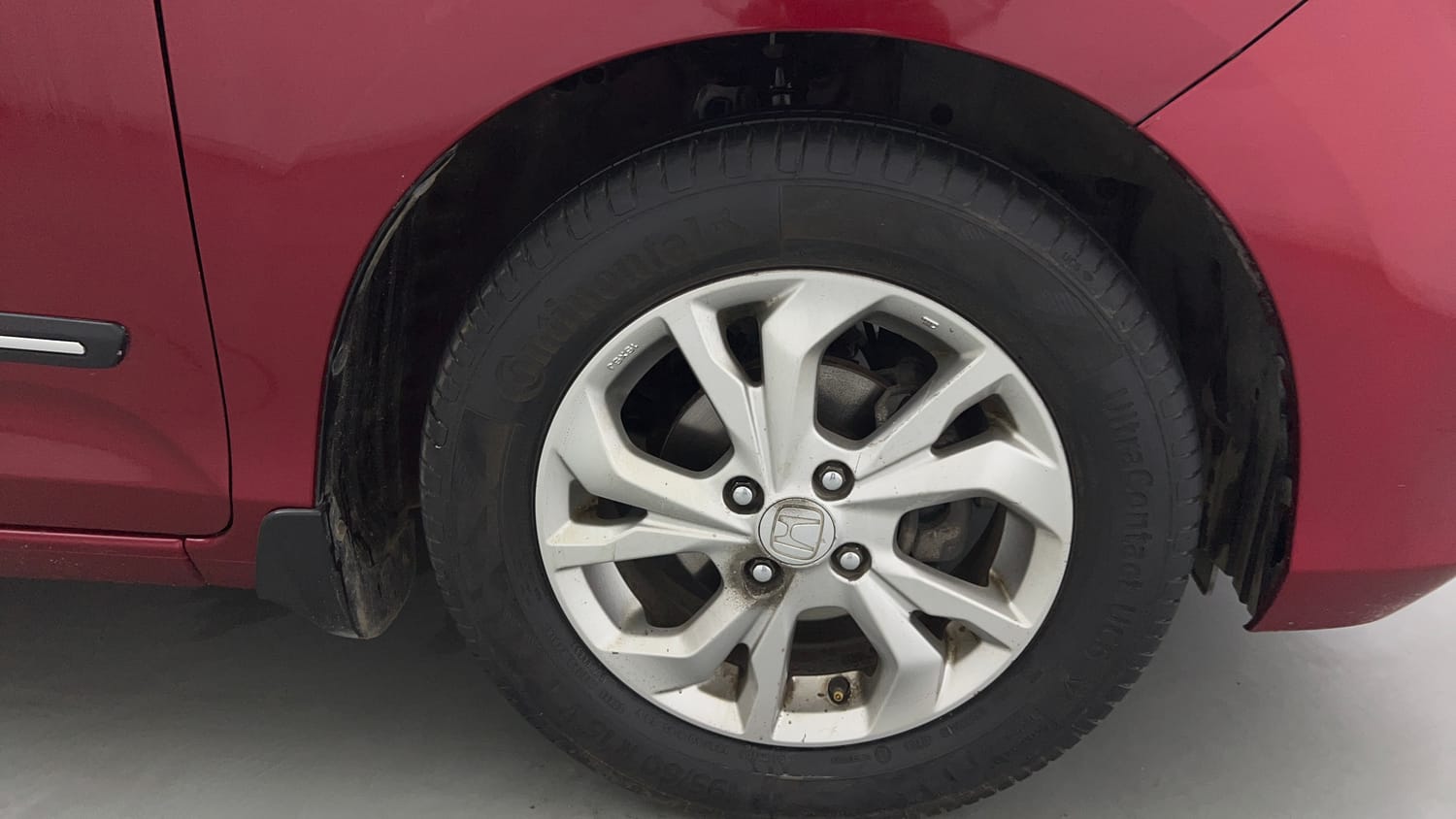 Used 2018 Honda Amaze 1.2 V CVT Petrol Petrol Automatic tyres RIGHT FRONT TYRE RIM VIEW