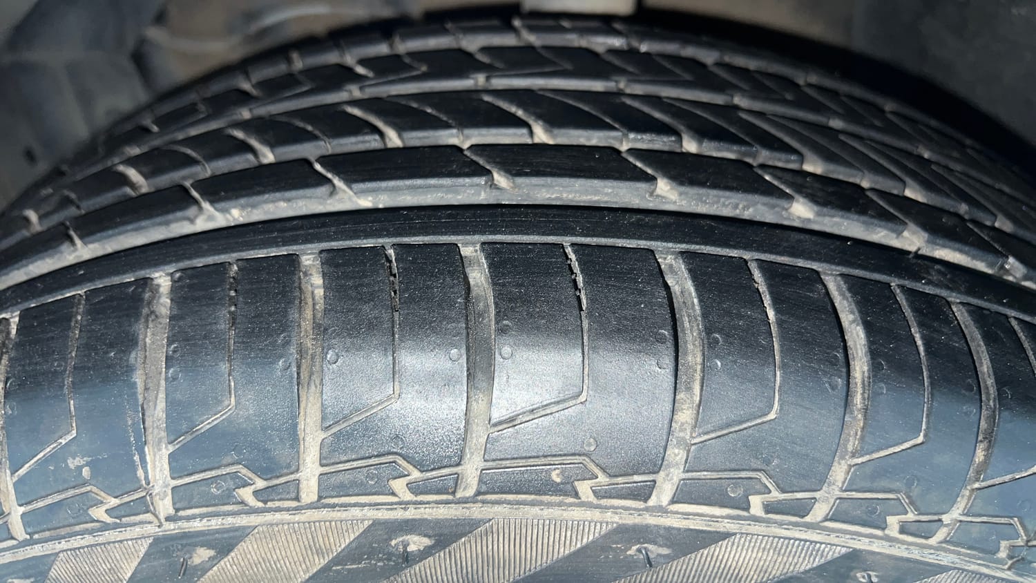 Used 2021 Maruti Suzuki S-Cross Zeta AT Petrol Automatic tyres LEFT FRONT TYRE TREAD VIEW