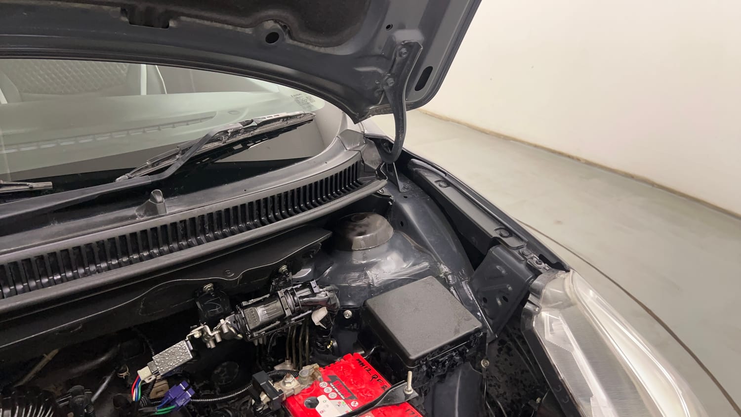 Used 2018 Maruti Suzuki Baleno Delta 1.2 Petrol Manual engine ENGINE LEFT SIDE HINGE & APRON VIEW