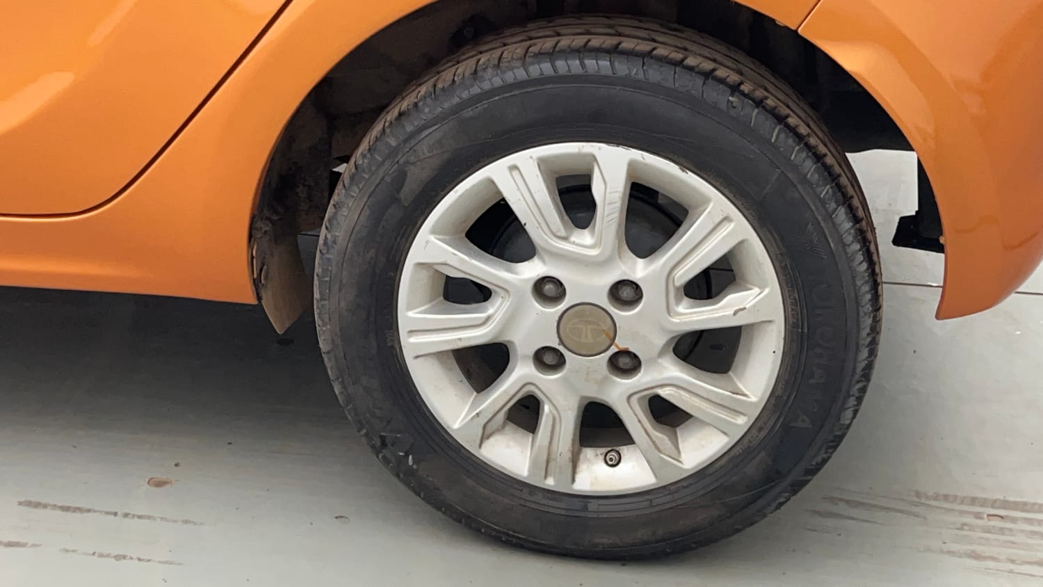 Used 2017 Tata Tiago Revotron XZA Petrol Automatic tyres LEFT REAR TYRE RIM VIEW