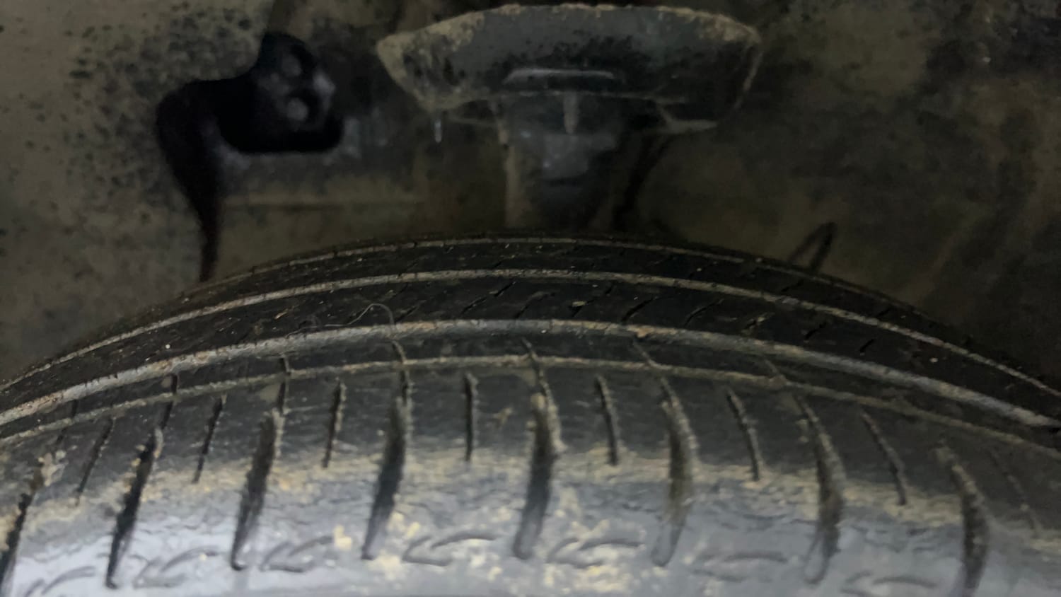 Used 2023 Hyundai Aura SX 1.2 CNG Cng Manual tyres LEFT FRONT TYRE TREAD VIEW