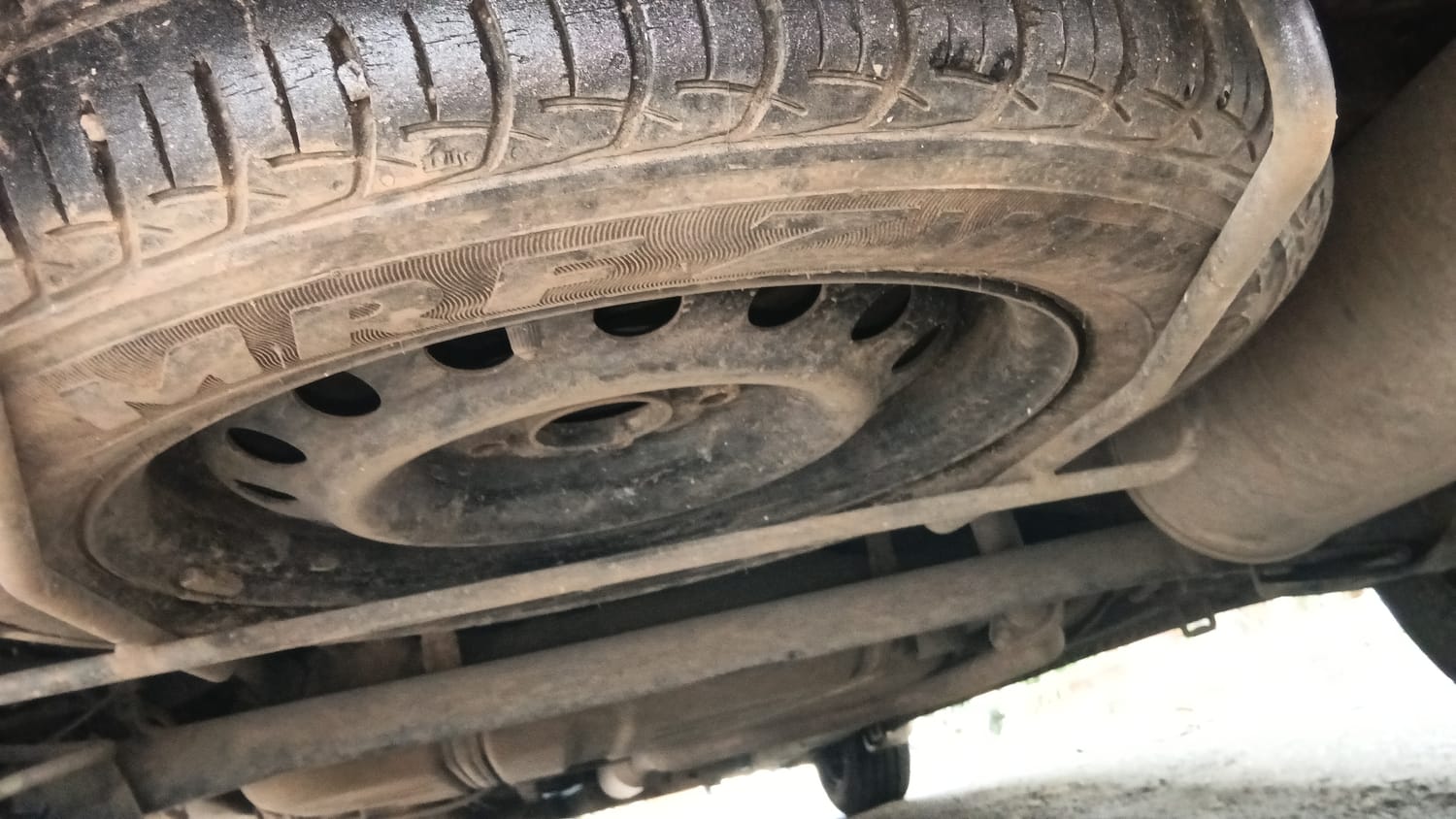 Used 2015 Maruti Suzuki Ertiga Vxi Petrol Manual tyres SPARE TYRE VIEW