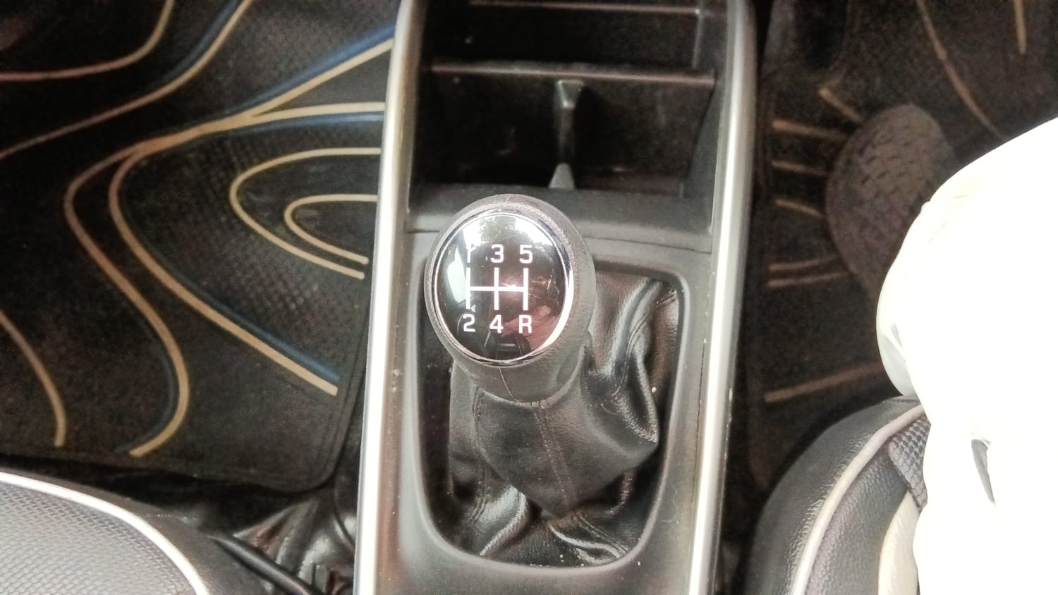 Used 2018 Maruti Suzuki Baleno Alpha 1.2 Petrol Manual interior GEAR  KNOB VIEW