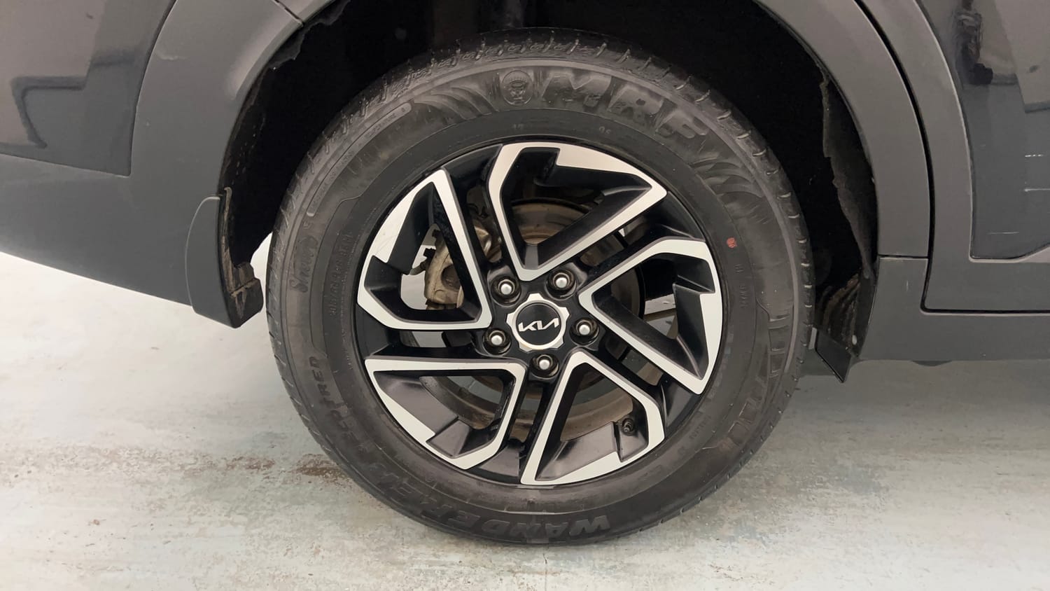 Used 2022 Kia Carens Prestige Plus 1.4 Petrol MT 7 STR Petrol Manual tyres RIGHT REAR TYRE RIM VIEW