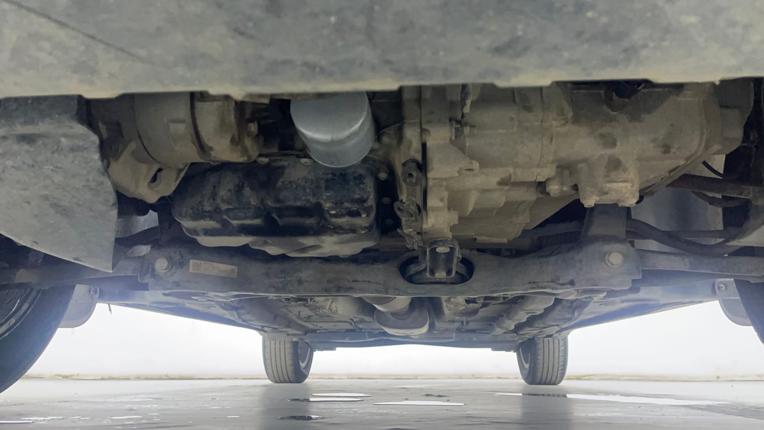 Used 2023 Volkswagen Taigun Highline 1.0 TSI MT Petrol Manual extra FRONT LEFT UNDERBODY VIEW