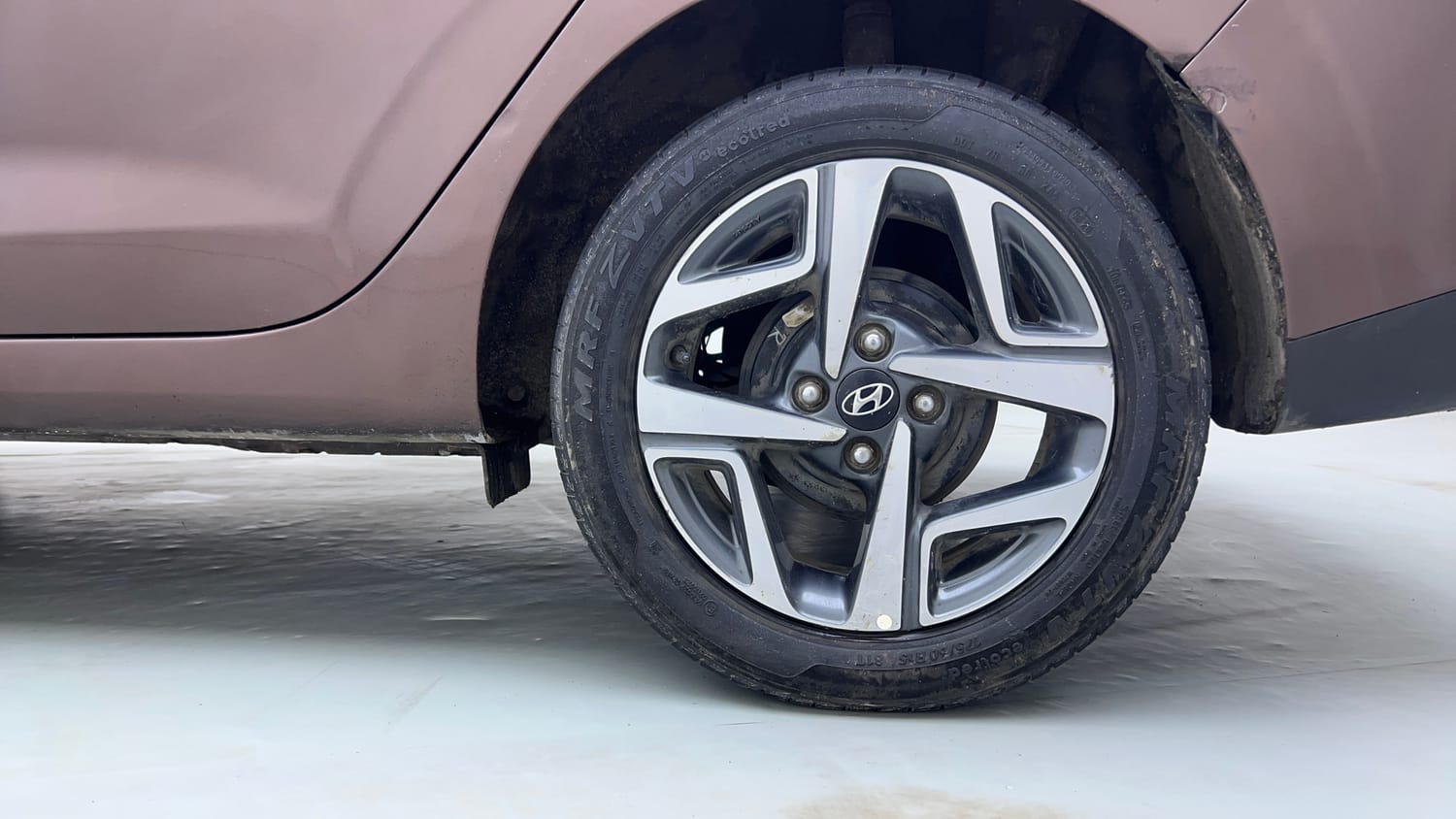Used 2020 Hyundai Aura SX Plus 1.2 AMT Petrol Petrol Automatic tyres LEFT REAR TYRE RIM VIEW