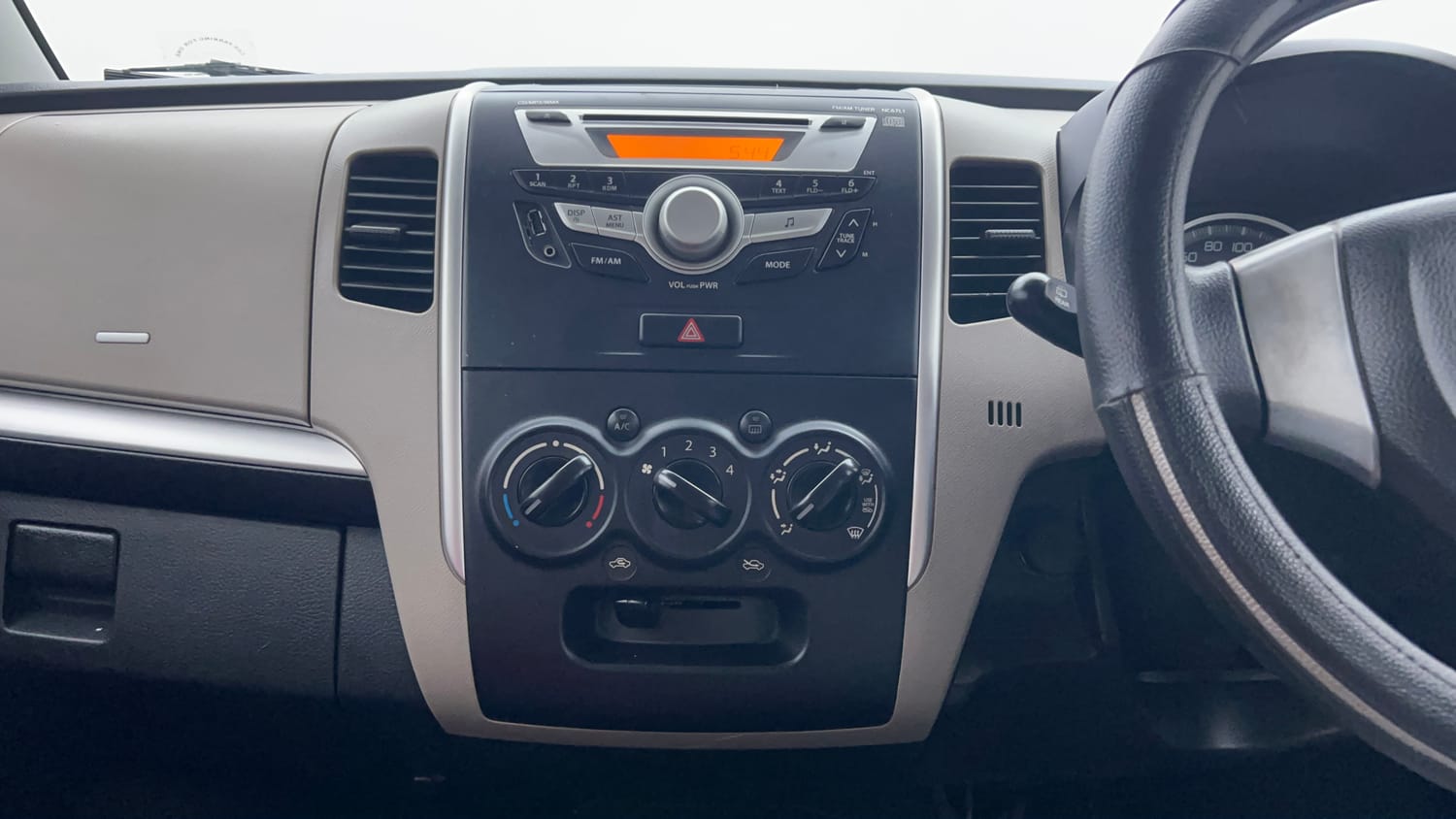 Used 2014 Maruti Suzuki Wagon R VXI Petrol Manual interior MUSIC SYSTEM & AC CONTROL VIEW